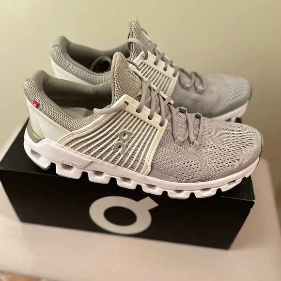 On Cloudswift, Glacier|White, Size 8.5 - Picture 2 of 8